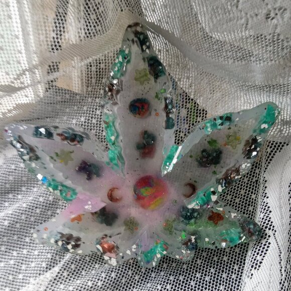 Leaf Ashtray - Picture 3 of 3